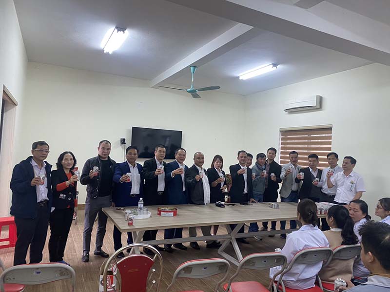 Ban lãnh đạo A&B Vietnam đến thăm và gửi lời chúc tốt đẹp đến toàn thể cán bộ, công nhân viên nhà máy tại Quảng Trị Ban lãnh đạo A&B Vietnam đến thăm và gửi lời chúc tốt đẹp đến toàn thể cán bộ, công nhân viên nhà máy tại Quảng Trị